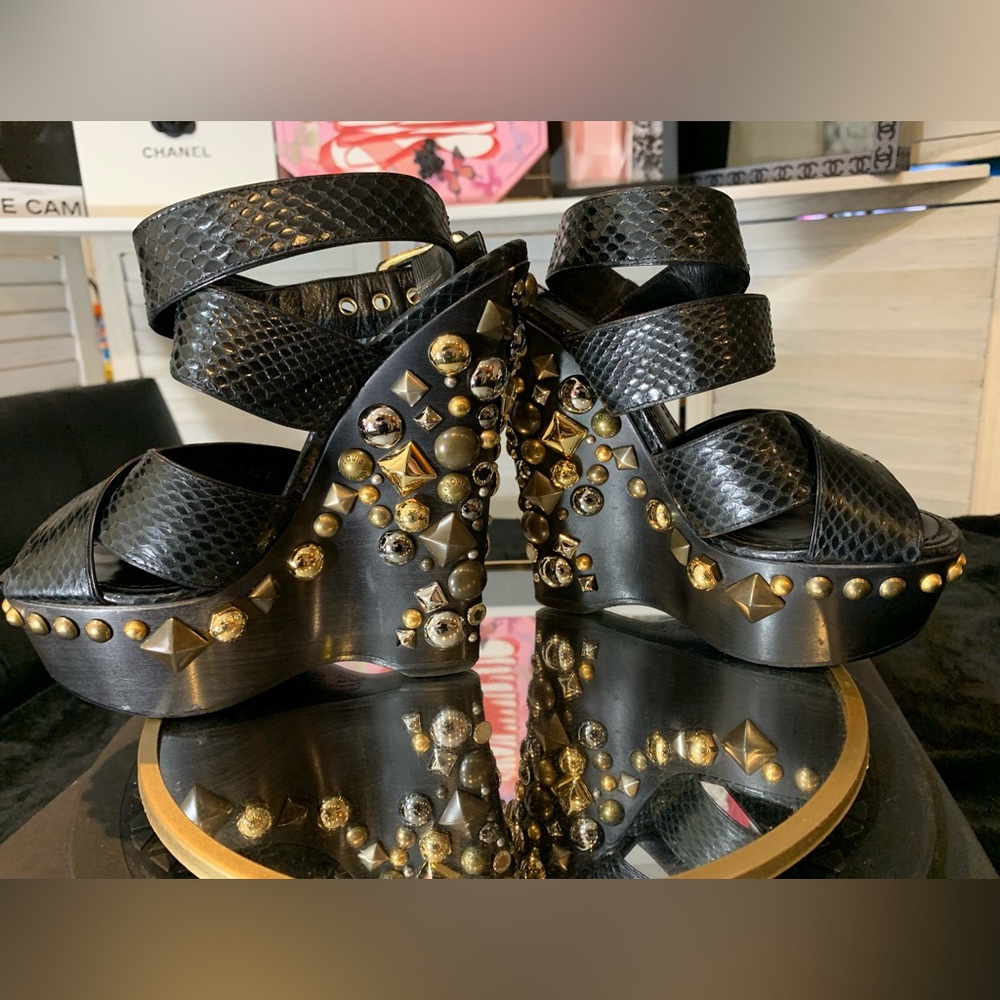 GUC💝Louis Vuitton studded sandals. - Picture 14 of 17